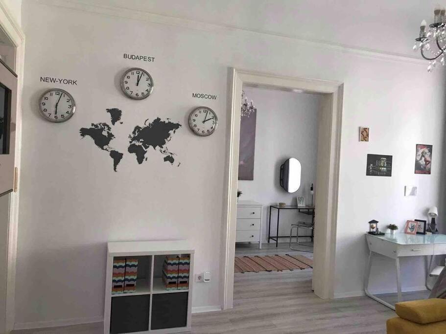 Perfect Location,Newly Decorated Modern, Large Place 60 M2, Really Quiet So You Can Have A Good Night Sleep, Ac, Netflix, Smart Tv, High-Speed Internet, World Famous New York Cafe Only 10 Minutes Walk Budapest Eksteriør billede