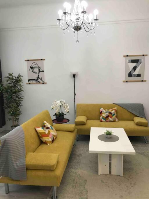 Perfect Location,Newly Decorated Modern, Large Place 60 M2, Really Quiet So You Can Have A Good Night Sleep, Ac, Netflix, Smart Tv, High-Speed Internet, World Famous New York Cafe Only 10 Minutes Walk Budapest Eksteriør billede
