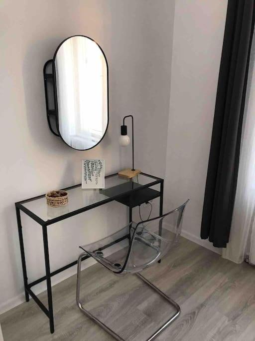Perfect Location,Newly Decorated Modern, Large Place 60 M2, Really Quiet So You Can Have A Good Night Sleep, Ac, Netflix, Smart Tv, High-Speed Internet, World Famous New York Cafe Only 10 Minutes Walk Budapest Eksteriør billede