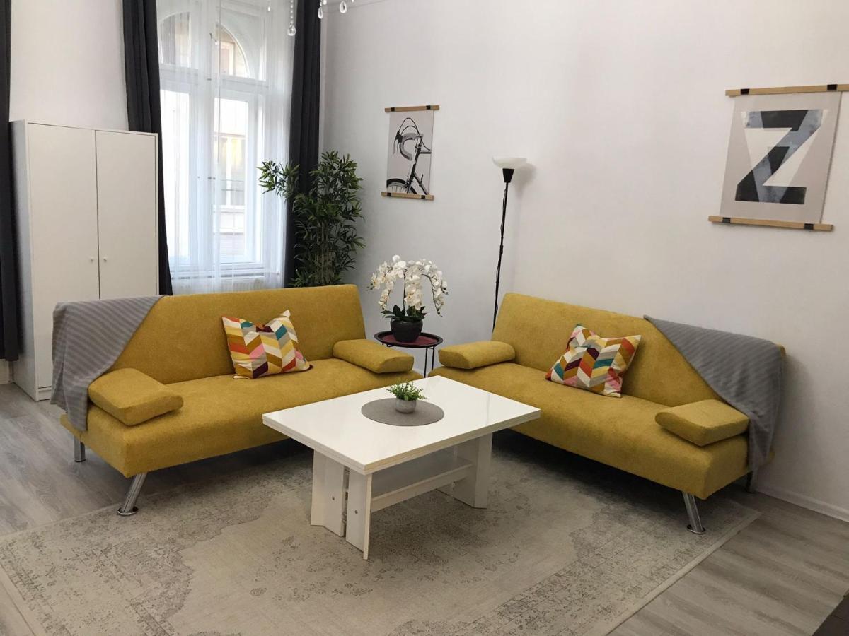Perfect Location,Newly Decorated Modern, Large Place 60 M2, Really Quiet So You Can Have A Good Night Sleep, Ac, Netflix, Smart Tv, High-Speed Internet, World Famous New York Cafe Only 10 Minutes Walk Budapest Eksteriør billede