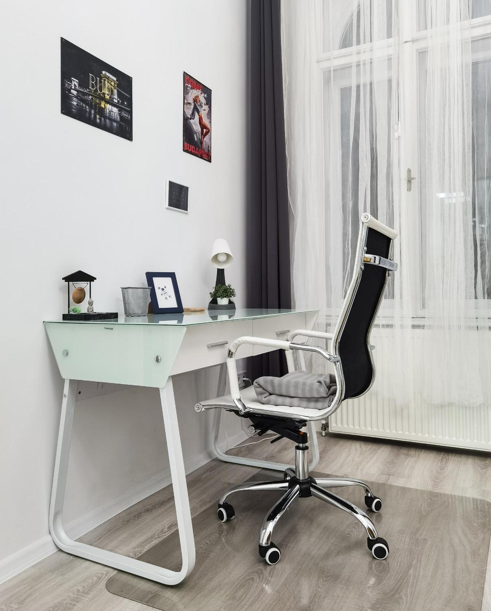 Perfect Location,Newly Decorated Modern, Large Place 60 M2, Really Quiet So You Can Have A Good Night Sleep, Ac, Netflix, Smart Tv, High-Speed Internet, World Famous New York Cafe Only 10 Minutes Walk Budapest Eksteriør billede