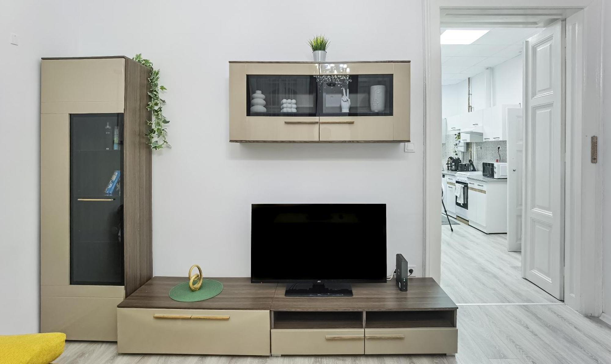 Perfect Location,Newly Decorated Modern, Large Place 60 M2, Really Quiet So You Can Have A Good Night Sleep, Ac, Netflix, Smart Tv, High-Speed Internet, World Famous New York Cafe Only 10 Minutes Walk Budapest Eksteriør billede