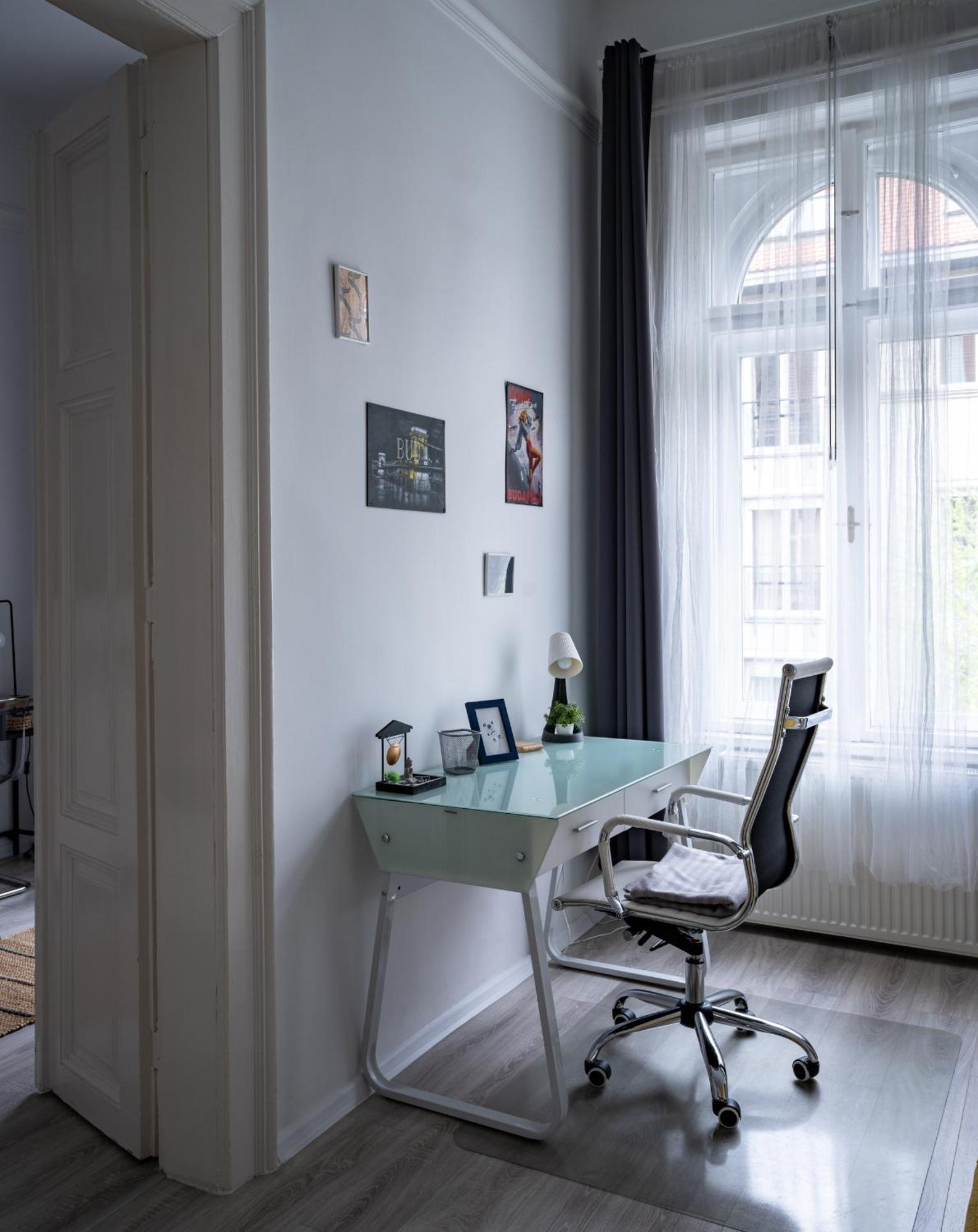 Perfect Location,Newly Decorated Modern, Large Place 60 M2, Really Quiet So You Can Have A Good Night Sleep, Ac, Netflix, Smart Tv, High-Speed Internet, World Famous New York Cafe Only 10 Minutes Walk Budapest Eksteriør billede