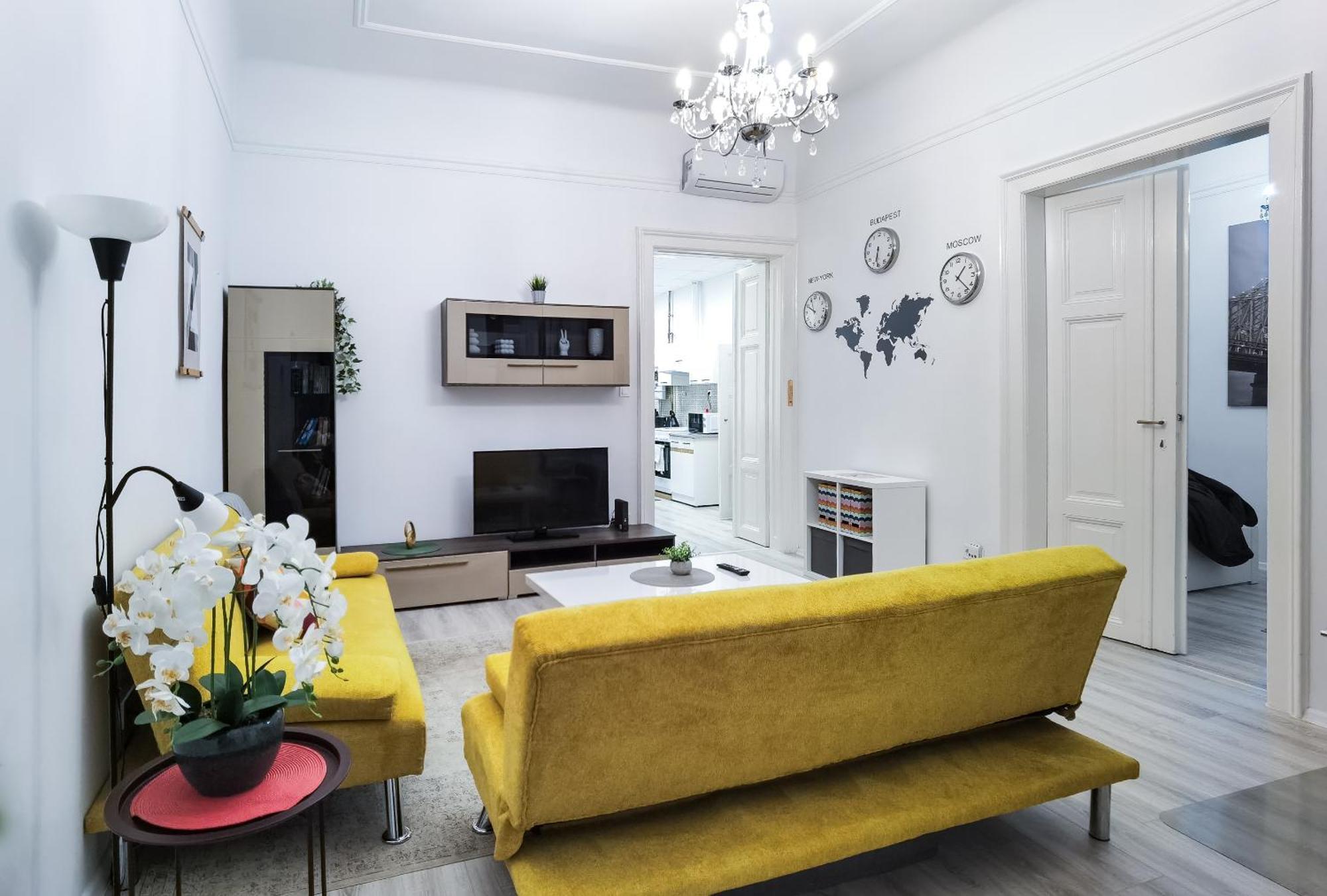 Perfect Location,Newly Decorated Modern, Large Place 60 M2, Really Quiet So You Can Have A Good Night Sleep, Ac, Netflix, Smart Tv, High-Speed Internet, World Famous New York Cafe Only 10 Minutes Walk Budapest Eksteriør billede