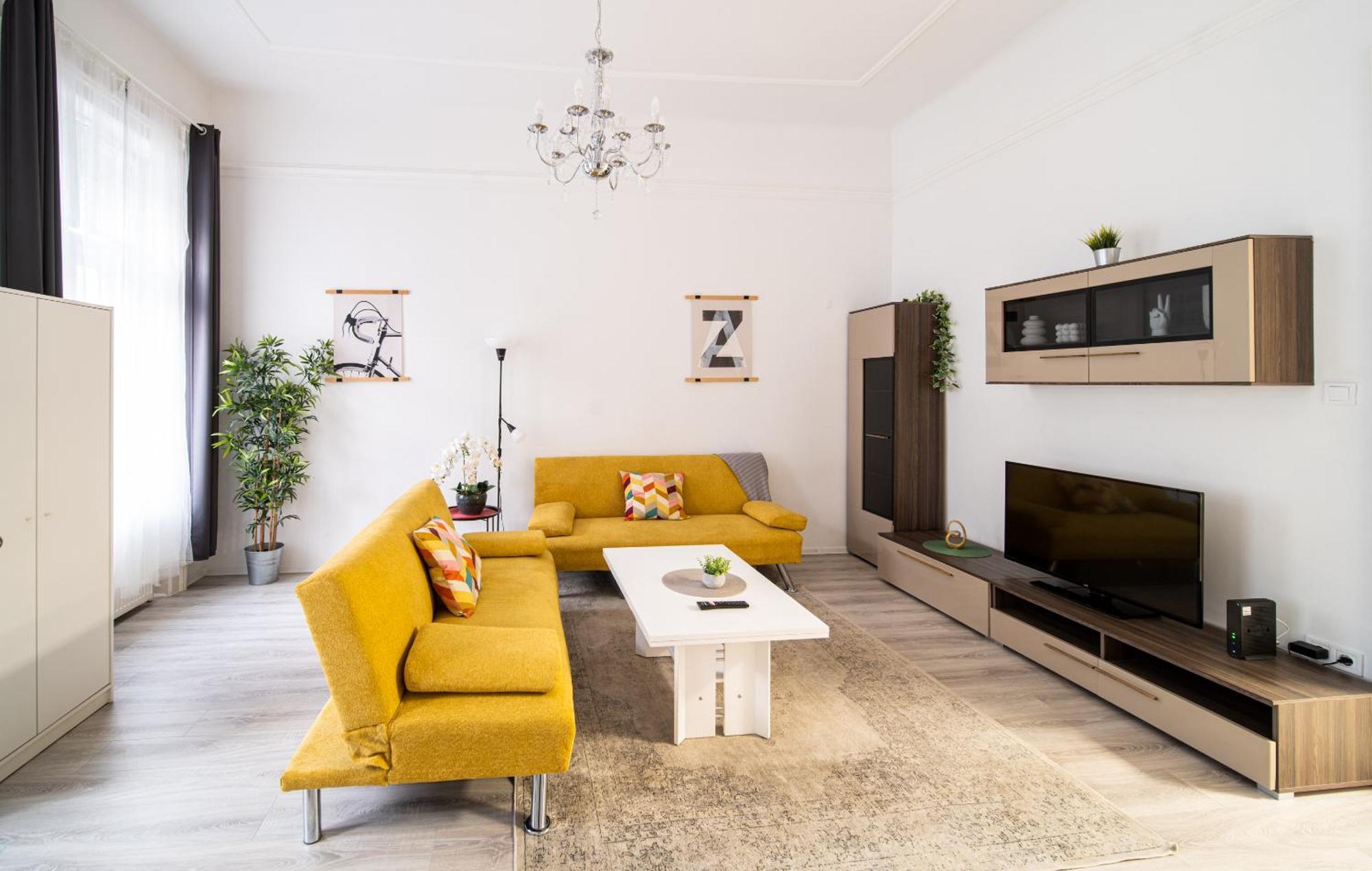 Perfect Location,Newly Decorated Modern, Large Place 60 M2, Really Quiet So You Can Have A Good Night Sleep, Ac, Netflix, Smart Tv, High-Speed Internet, World Famous New York Cafe Only 10 Minutes Walk Budapest Eksteriør billede