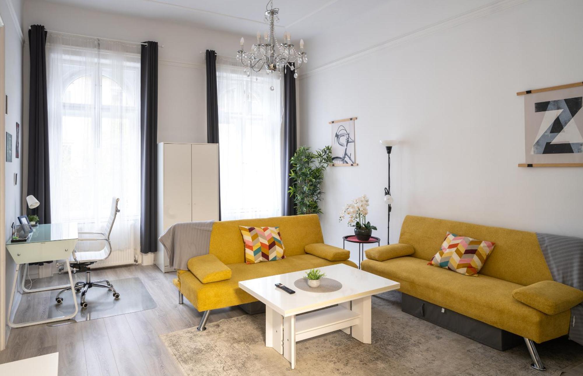 Perfect Location,Newly Decorated Modern, Large Place 60 M2, Really Quiet So You Can Have A Good Night Sleep, Ac, Netflix, Smart Tv, High-Speed Internet, World Famous New York Cafe Only 10 Minutes Walk Budapest Eksteriør billede