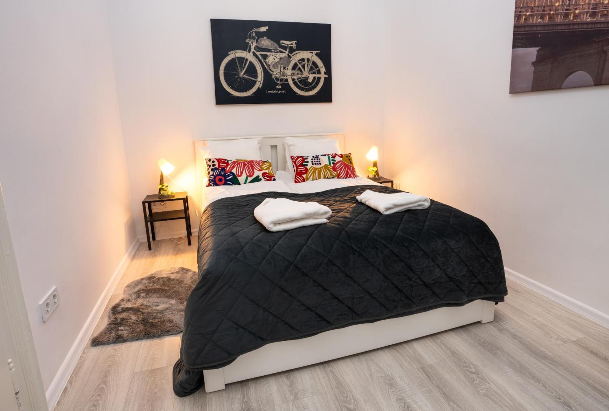Perfect Location,Newly Decorated Modern, Large Place 60 M2, Really Quiet So You Can Have A Good Night Sleep, Ac, Netflix, Smart Tv, High-Speed Internet, World Famous New York Cafe Only 10 Minutes Walk Budapest Eksteriør billede