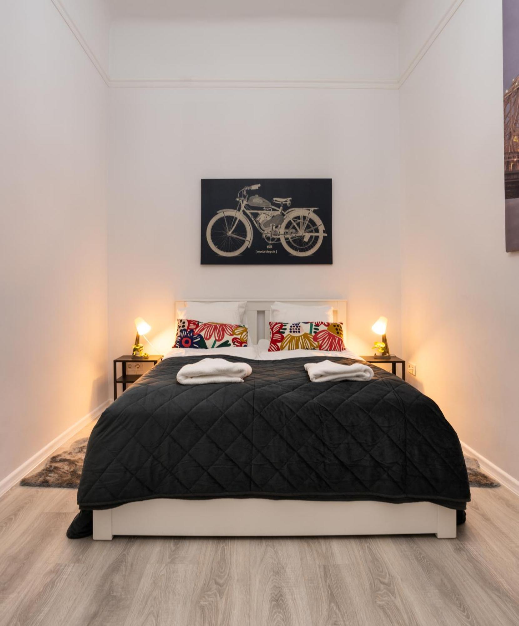 Perfect Location,Newly Decorated Modern, Large Place 60 M2, Really Quiet So You Can Have A Good Night Sleep, Ac, Netflix, Smart Tv, High-Speed Internet, World Famous New York Cafe Only 10 Minutes Walk Budapest Eksteriør billede